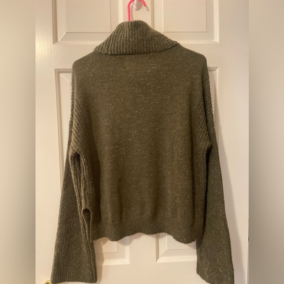 Calvin Klein olive green sweater - Picture 3 of 3